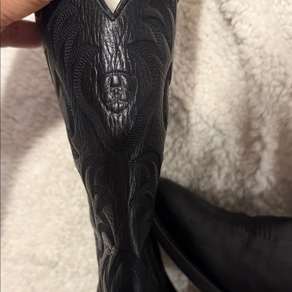 Ariat Black Western Embossed Boots - Picture 2 of 4